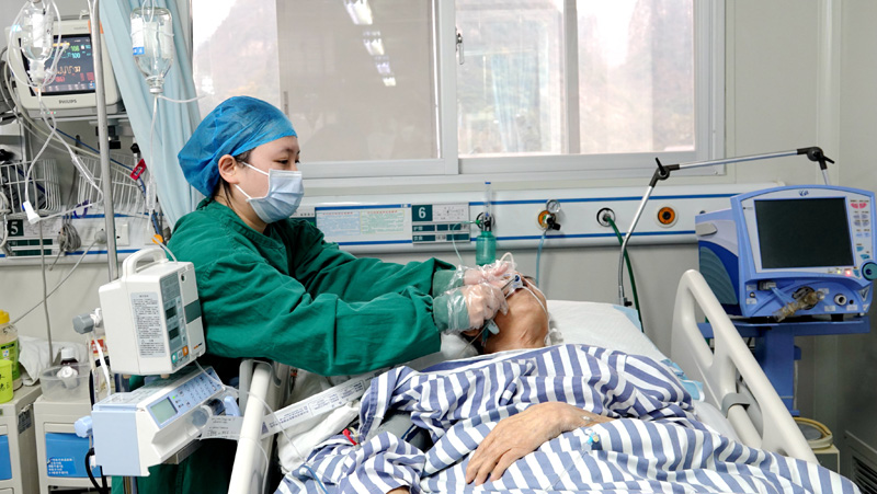 坚守岗位的白衣天使 坚守岗位的白衣天使