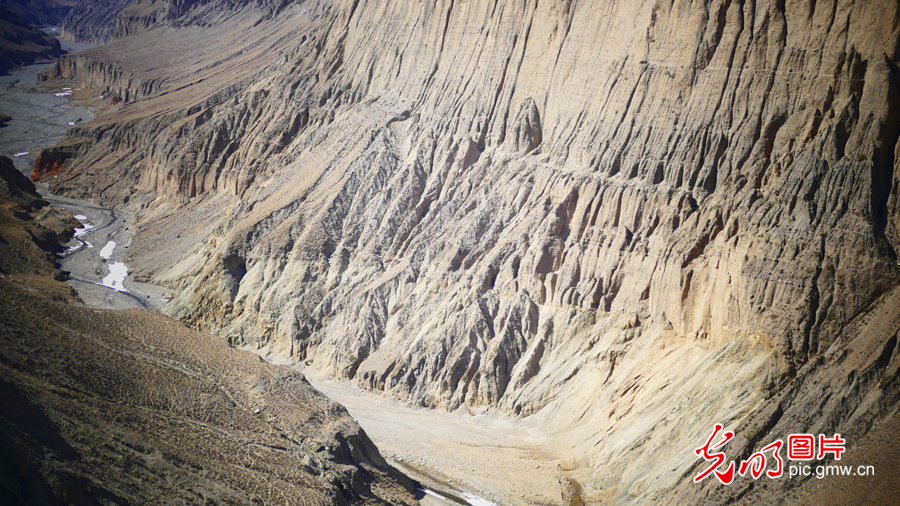 甘肃：探访祁连山——高台马营河大峡谷、小泉丹霞