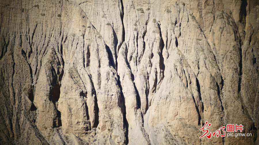 甘肃：探访祁连山——高台马营河大峡谷、小泉丹霞