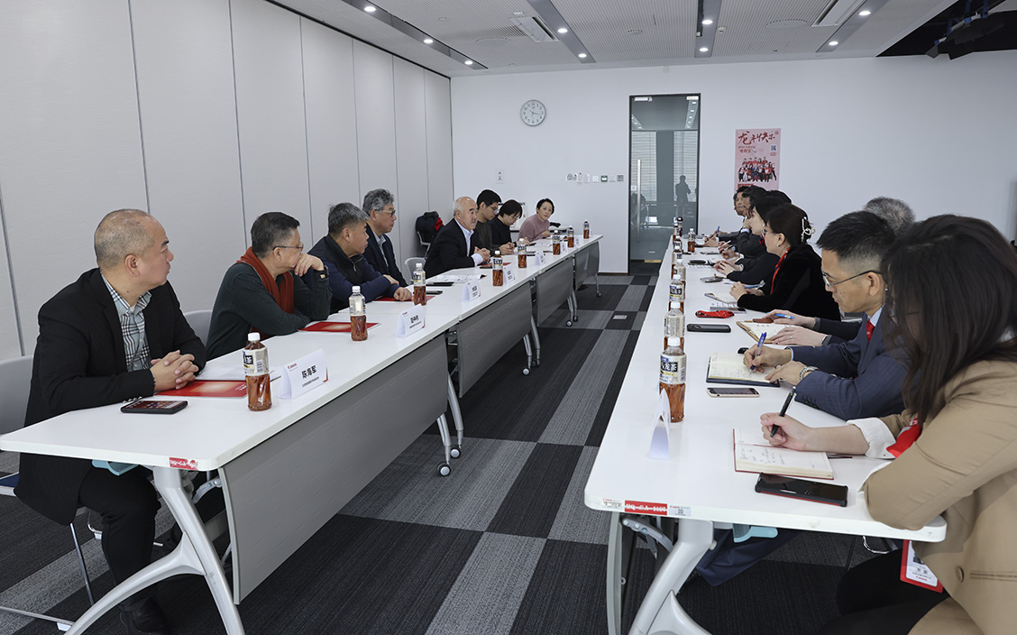 学会在京领导春节前拜访三家摄影器材商