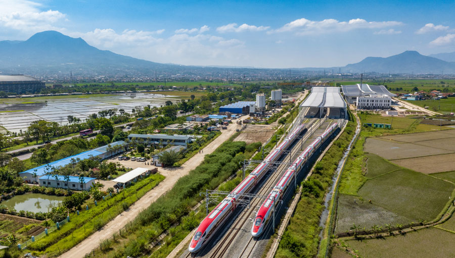 感受“中国速度”！东南亚首条高铁雅万高铁开通运行