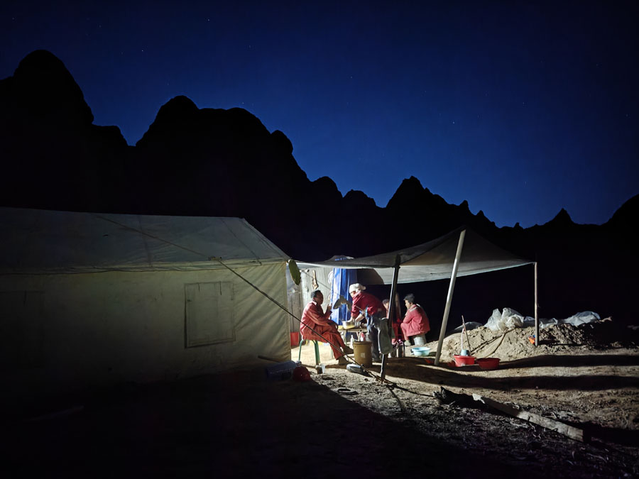 测天山 探昆仑 我为祖国找油气