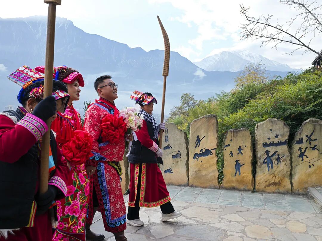 四川茂县古羌城:特色风俗迎新人