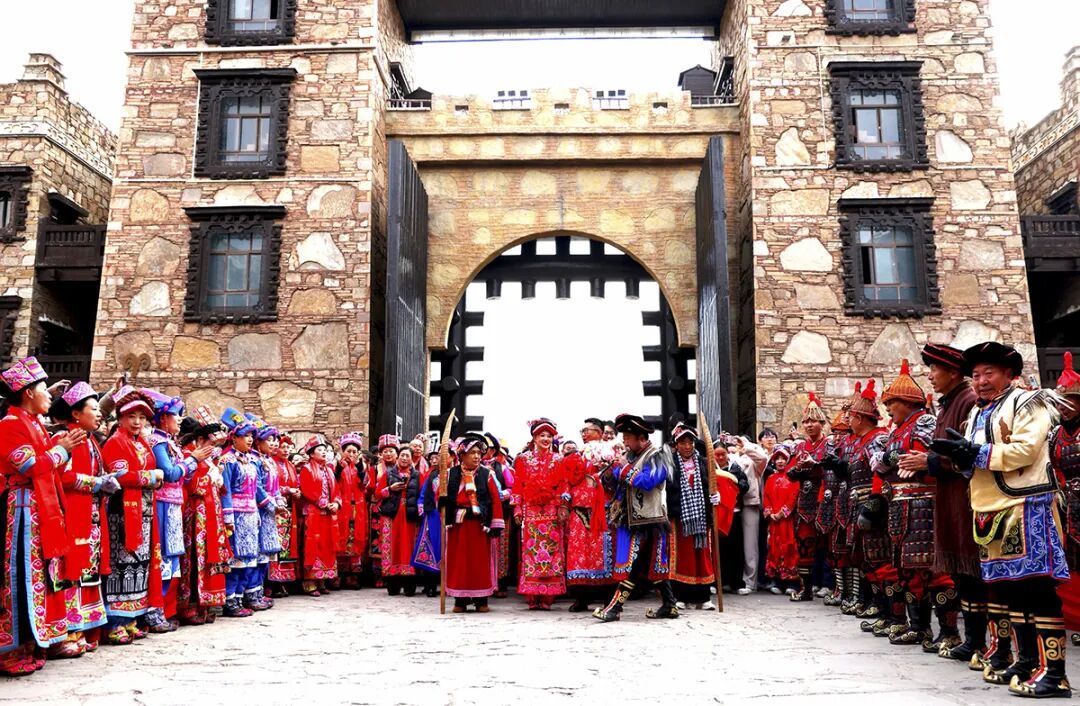 四川茂县古羌城:特色风俗迎新人