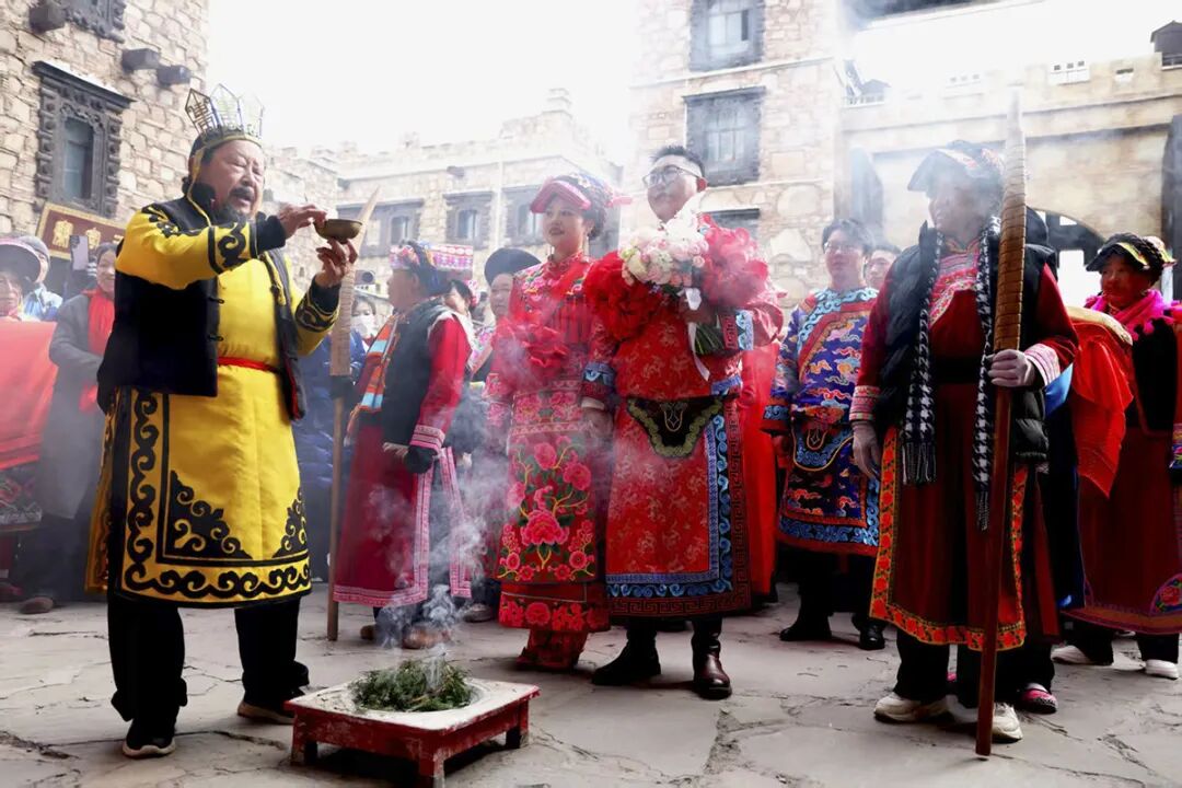 四川茂县古羌城:特色风俗迎新人