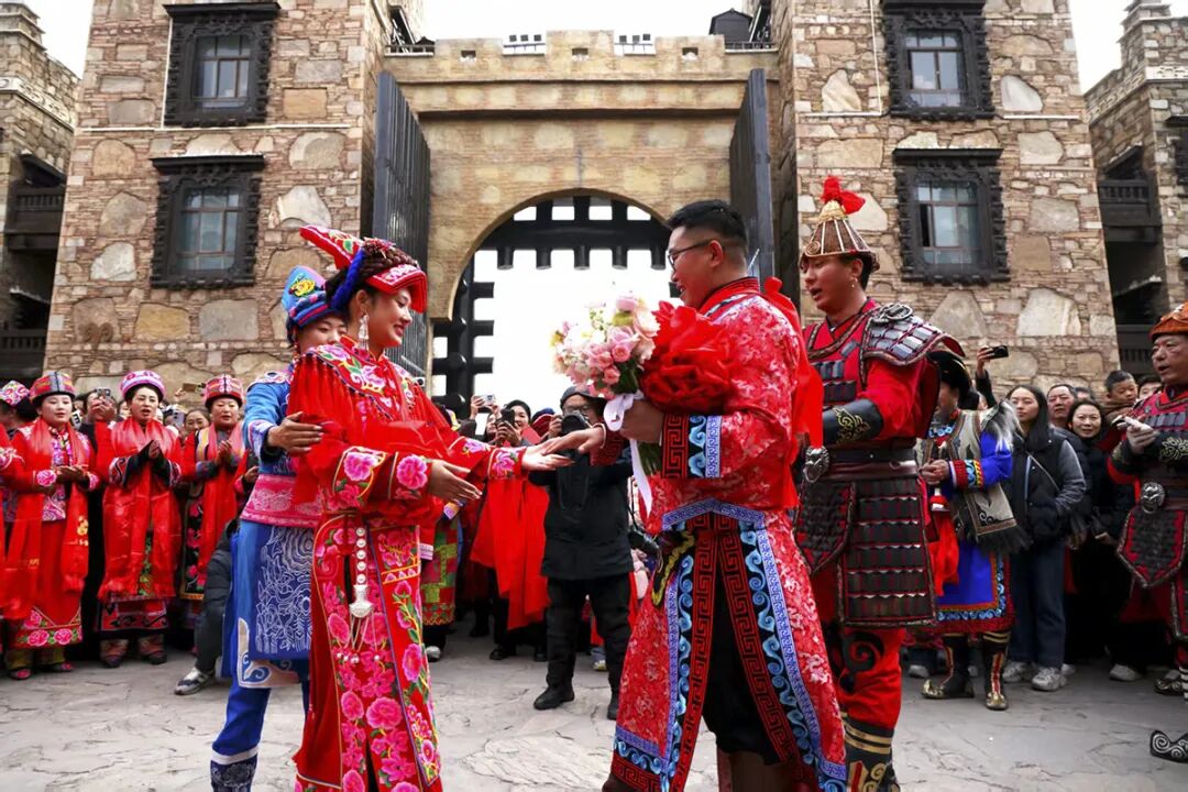四川茂县古羌城:特色风俗迎新人