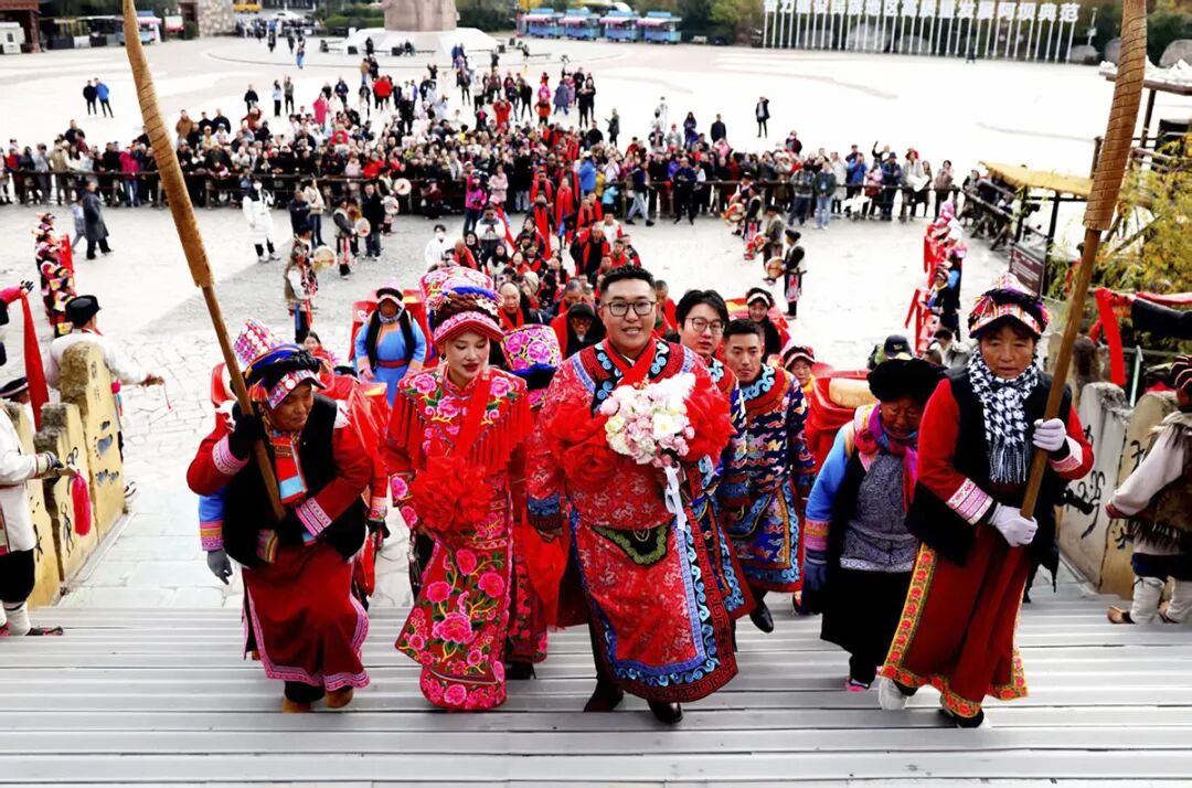四川茂县古羌城:特色风俗迎新人