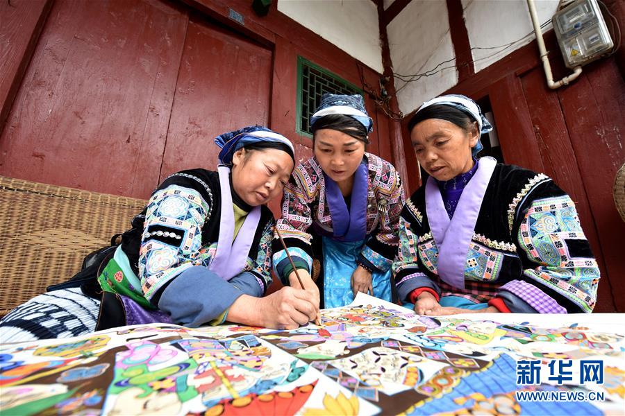 苗族“画师”的30年苗画情怀 #(社会)(1)贵州龙里:苗族“画师”的30年苗画情怀