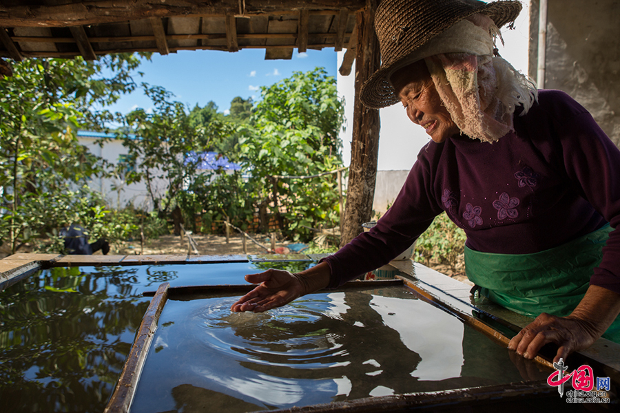 傣纸工艺:来自西双版纳的古老造纸术
