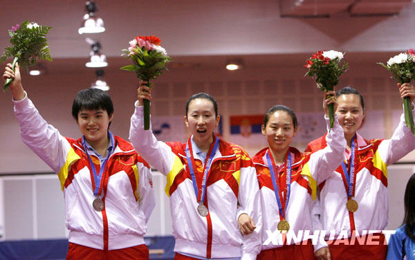 7月9日，中国选手戴宁阳、蔡姗姗、刘娟、马越斐（从右至左）在领奖台上。当日，在贝尔格莱德举行的第25届世界大学生运动会乒乓球女子双打决赛中，蔡姗姗/戴宁阳以4比3战胜队友刘娟/马越斐，夺得冠军。